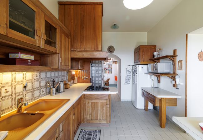 Villa à Nice - Villa conviviale à Nice – Superbe vue, piscine et jeux en plein air Villa à Nice - Villa conviviale à Nice – Superbe vue, piscine et jeux en plein air