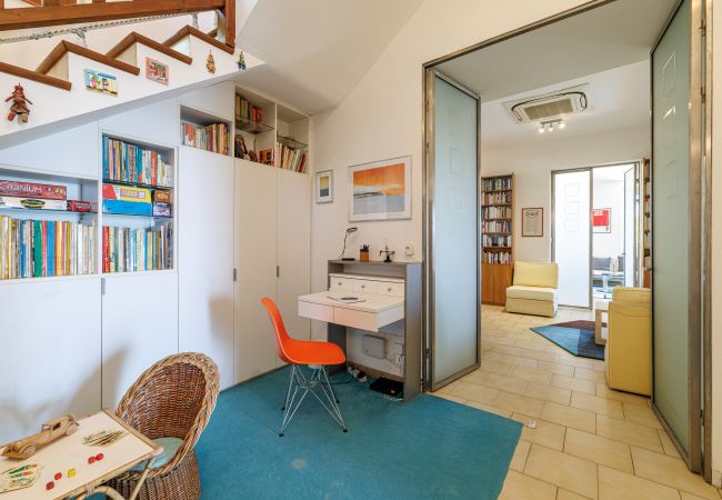 Villa à Nice - Villa conviviale à Nice – Superbe vue, piscine et jeux en plein air Villa à Nice - Villa conviviale à Nice – Superbe vue, piscine et jeux en plein air