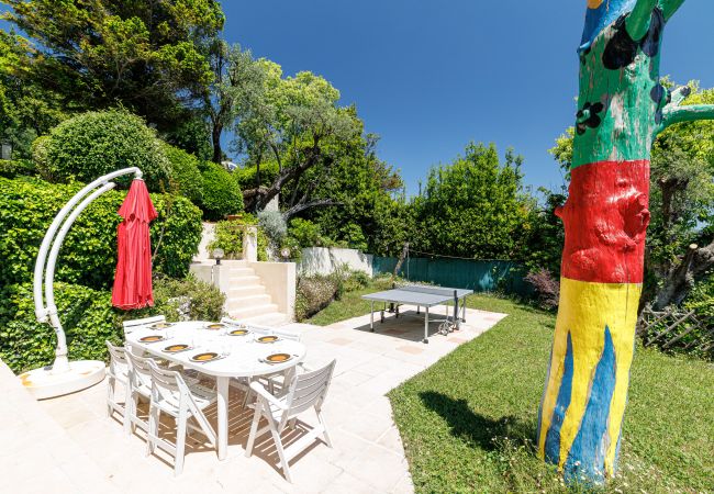 Villa à Nice - Villa conviviale à Nice – Superbe vue, piscine et jeux en plein air Villa à Nice - Villa conviviale à Nice – Superbe vue, piscine et jeux en plein air