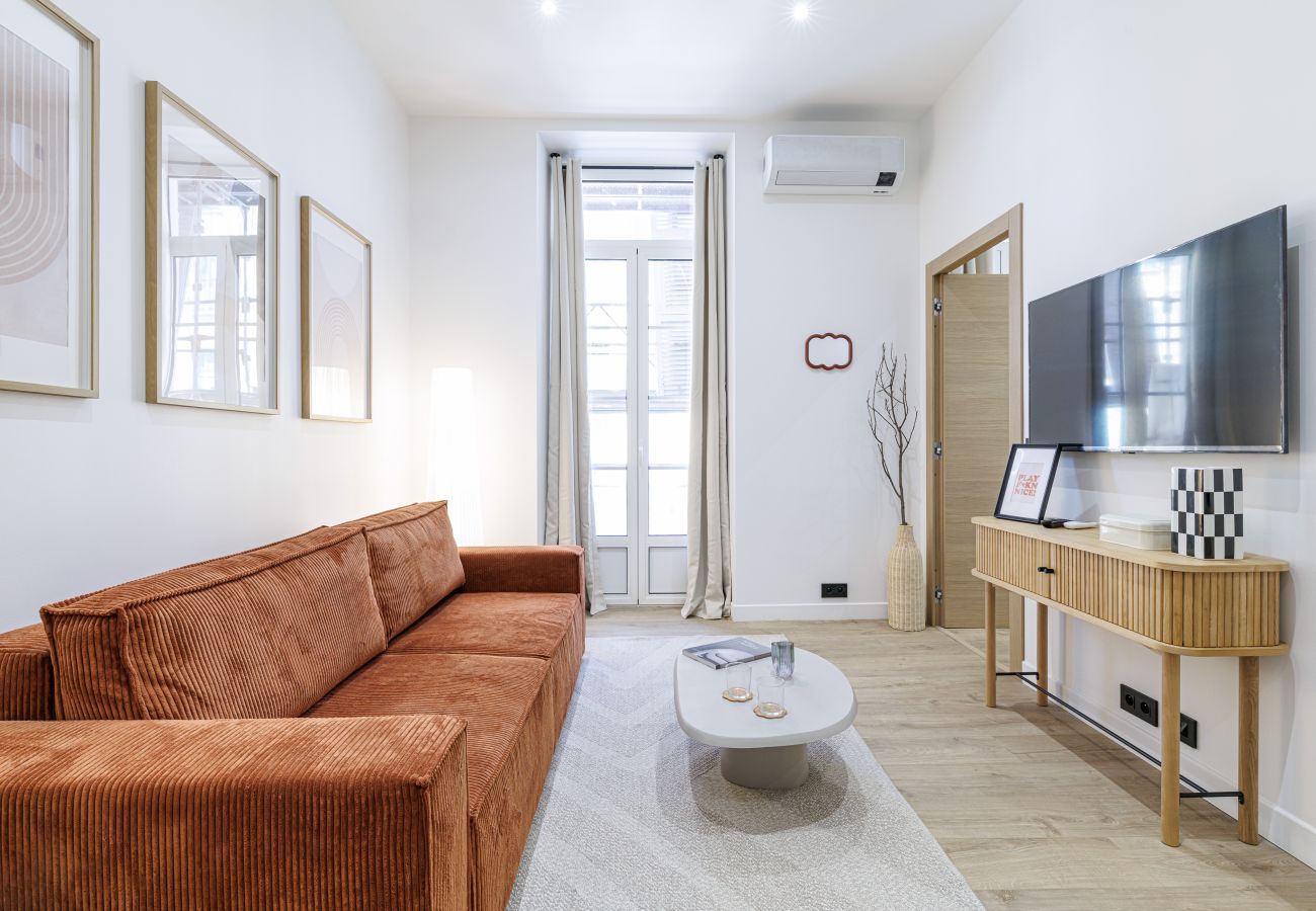Appartement à Nice - Charmant 2P rénové avec balcon & clim – Port de Nice