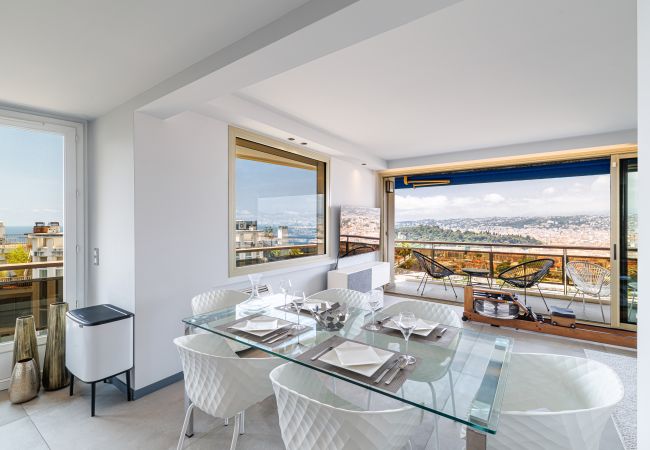 Appartement à Nice - Vue mer panoramique • Dernier étage • Garage privé • Clim Appartement à Nice - Vue mer panoramique • Dernier étage • Garage privé • Clim