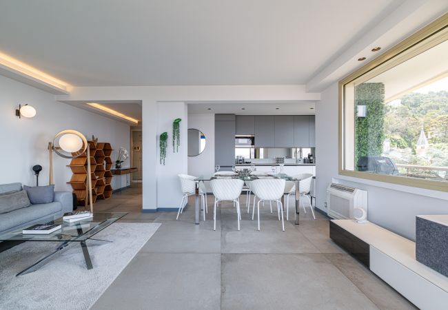 Appartement à Nice - Vue mer panoramique • Dernier étage • Garage privé • Clim Appartement à Nice - Vue mer panoramique • Dernier étage • Garage privé • Clim