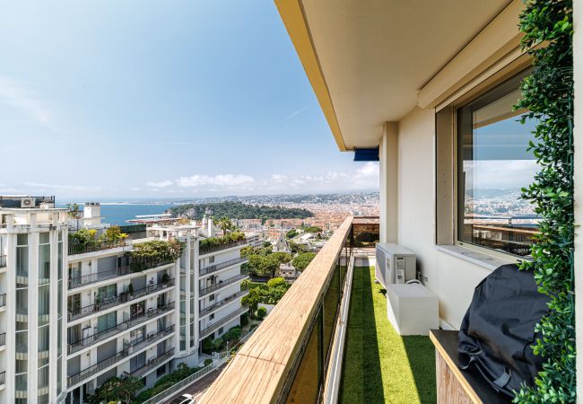 Appartement à Nice - Vue mer panoramique • Dernier étage • Garage privé • Clim Appartement à Nice - Vue mer panoramique • Dernier étage • Garage privé • Clim