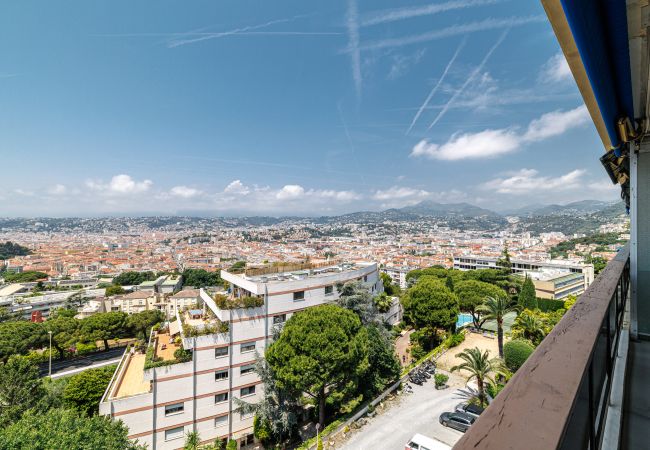Appartement à Nice - Vue mer panoramique • Dernier étage • Garage privé • Clim Appartement à Nice - Vue mer panoramique • Dernier étage • Garage privé • Clim