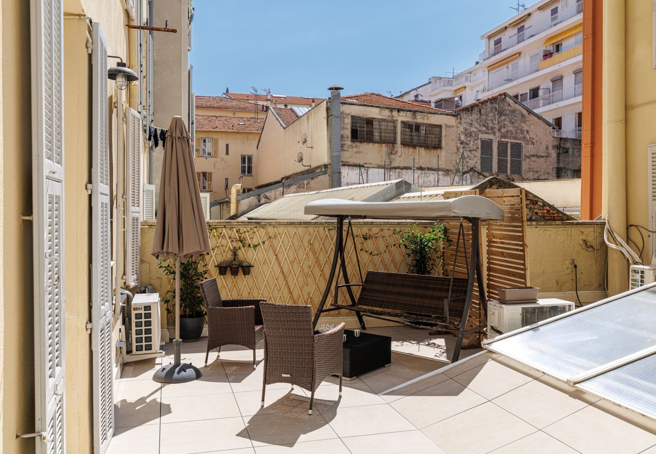 Appartement à Nice - Élégant 3 pièces avec grande terrasse – Port/Riquier Appartement à Nice - Élégant 3 pièces avec grande terrasse – Port/Riquier