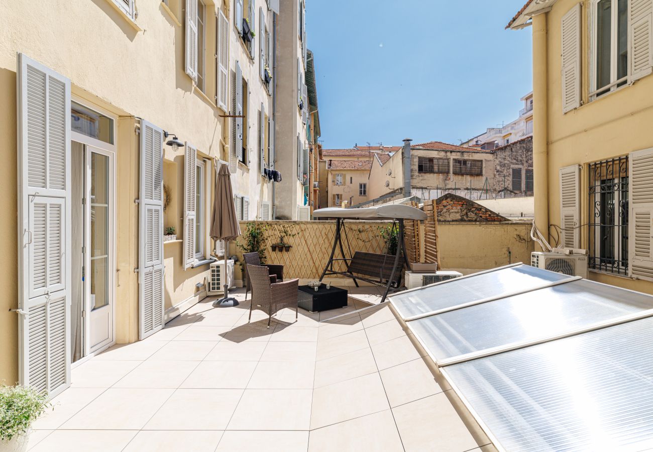 Appartement à Nice - Élégant 3 pièces avec grande terrasse – Port/Riquier Appartement à Nice - Élégant 3 pièces avec grande terrasse – Port/Riquier