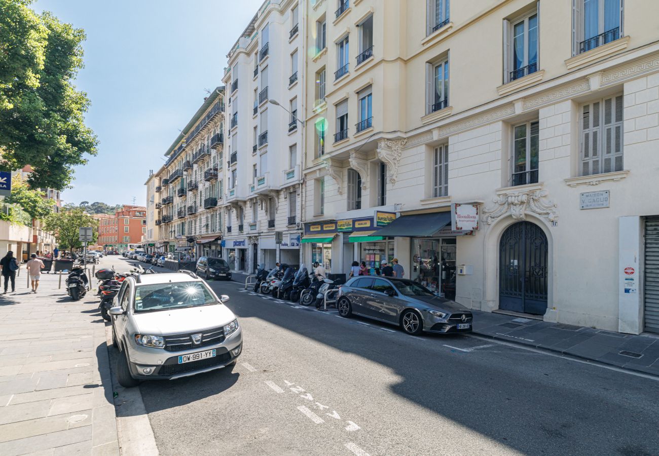 Appartement à Nice - Élégant 3 pièces avec grande terrasse – Port/Riquier Appartement à Nice - Élégant 3 pièces avec grande terrasse – Port/Riquier