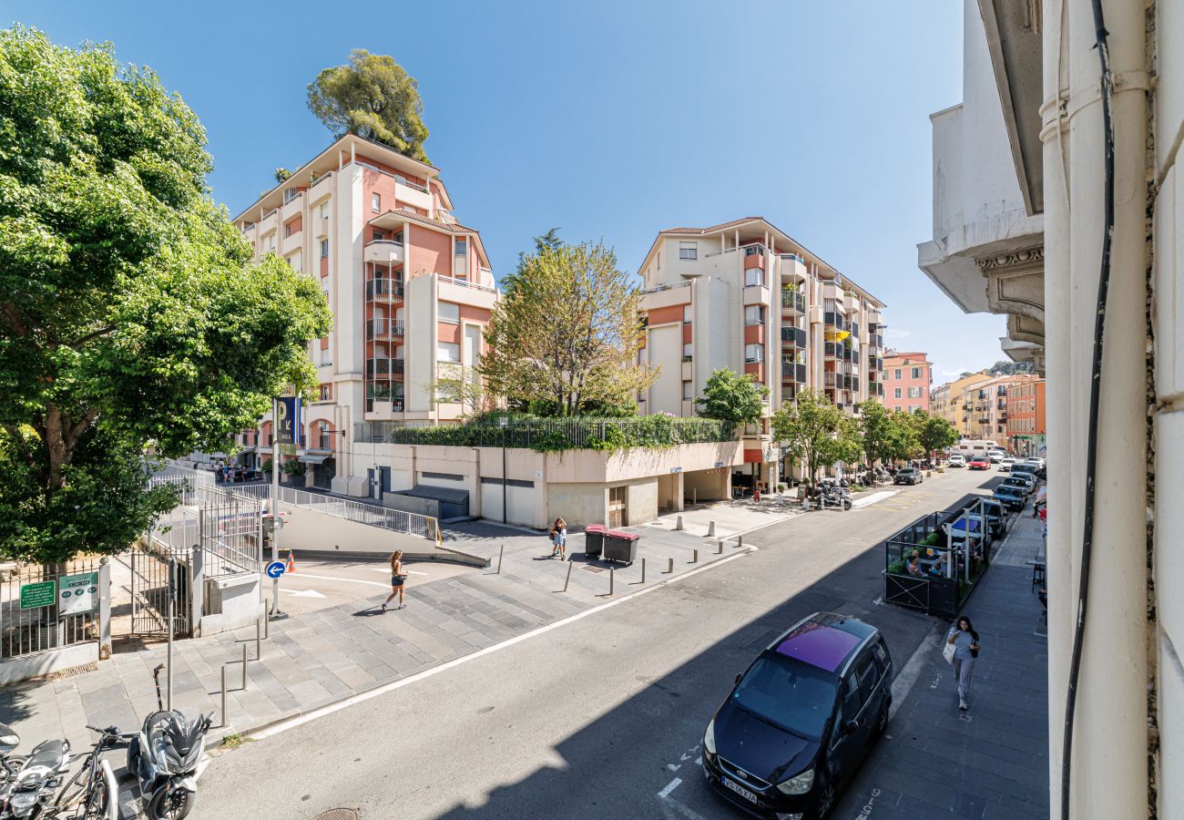 Appartement à Nice - Élégant 3 pièces avec grande terrasse – Port/Riquier Appartement à Nice - Élégant 3 pièces avec grande terrasse – Port/Riquier