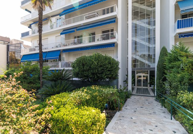 Appartement à Nice - Superbe 3 pièces rénové à Nice Cimiez – Calme & confort Appartement à Nice - Superbe 3 pièces rénové à Nice Cimiez – Calme & confort