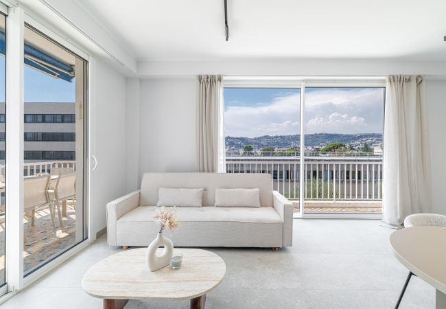 Appartement à Nice - Superbe 3 pièces rénové à Nice Cimiez – Calme & confort Appartement à Nice - Superbe 3 pièces rénové à Nice Cimiez – Calme & confort