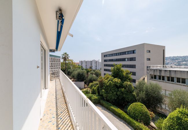 Appartement à Nice - Superbe 3 pièces rénové à Nice Cimiez – Calme & confort Appartement à Nice - Superbe 3 pièces rénové à Nice Cimiez – Calme & confort
