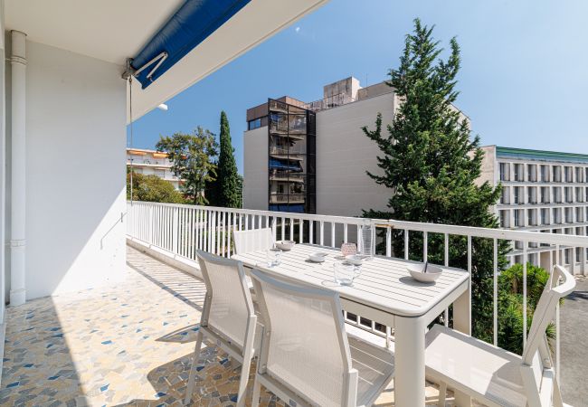 Appartement à Nice - Superbe 3 pièces rénové à Nice Cimiez – Calme & confort Appartement à Nice - Superbe 3 pièces rénové à Nice Cimiez – Calme & confort
