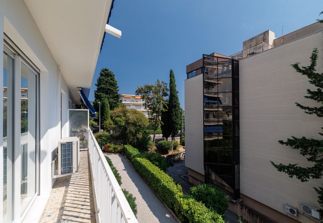 Appartement à Nice - Superbe 3 pièces rénové à Nice Cimiez – Calme & confort Appartement à Nice - Superbe 3 pièces rénové à Nice Cimiez – Calme & confort