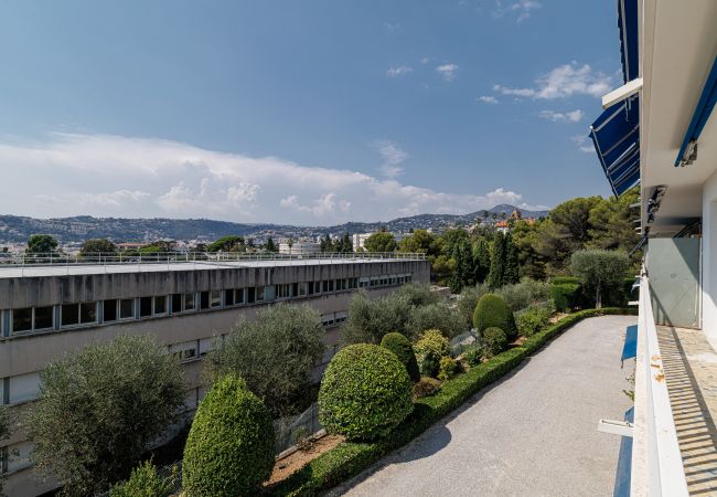 Appartement à Nice - Superbe 3 pièces rénové à Nice Cimiez – Calme & confort Appartement à Nice - Superbe 3 pièces rénové à Nice Cimiez – Calme & confort