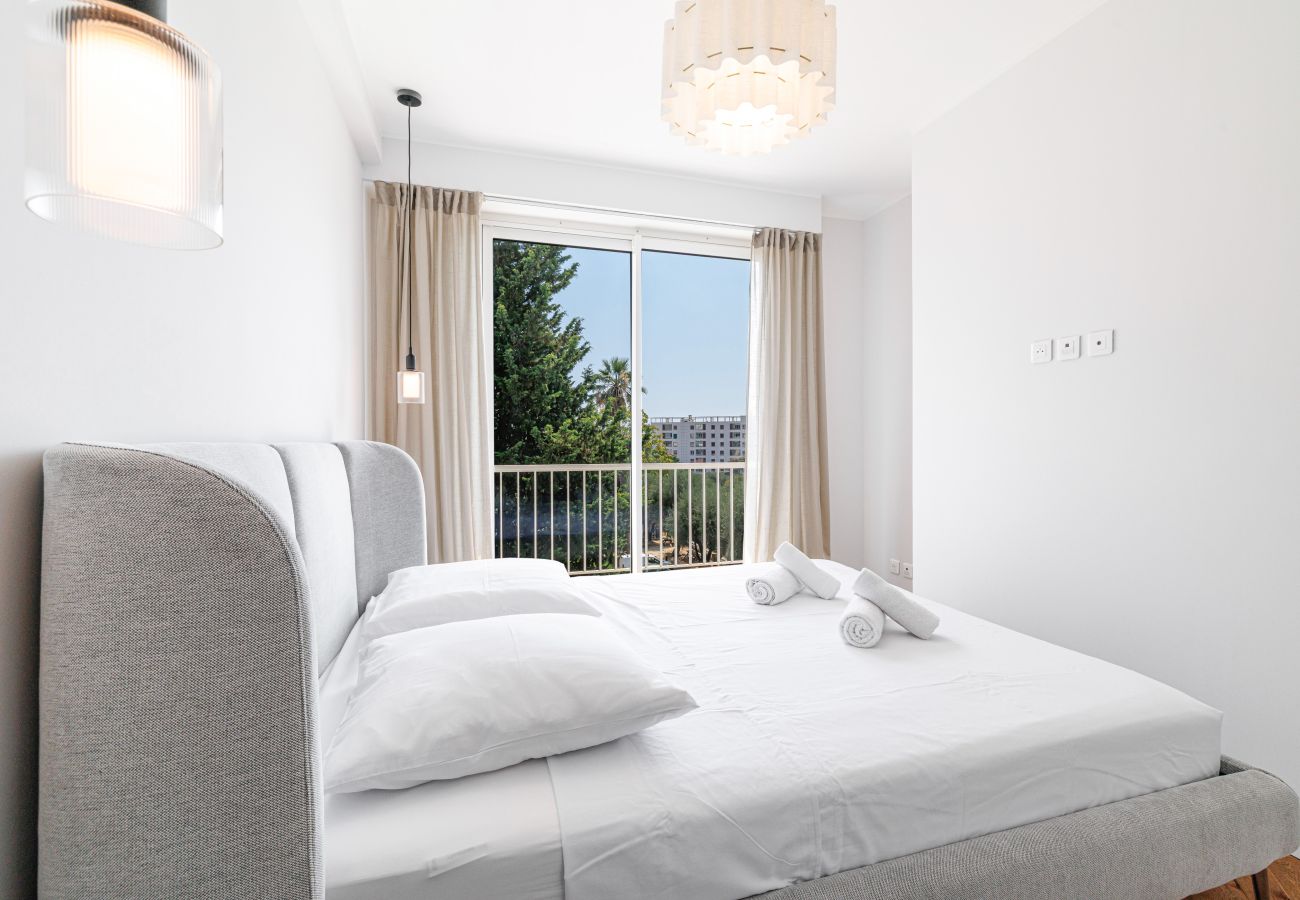 Appartement à Nice - Superbe 3 pièces rénové à Nice Cimiez – Calme & confort Appartement à Nice - Superbe 3 pièces rénové à Nice Cimiez – Calme & confort