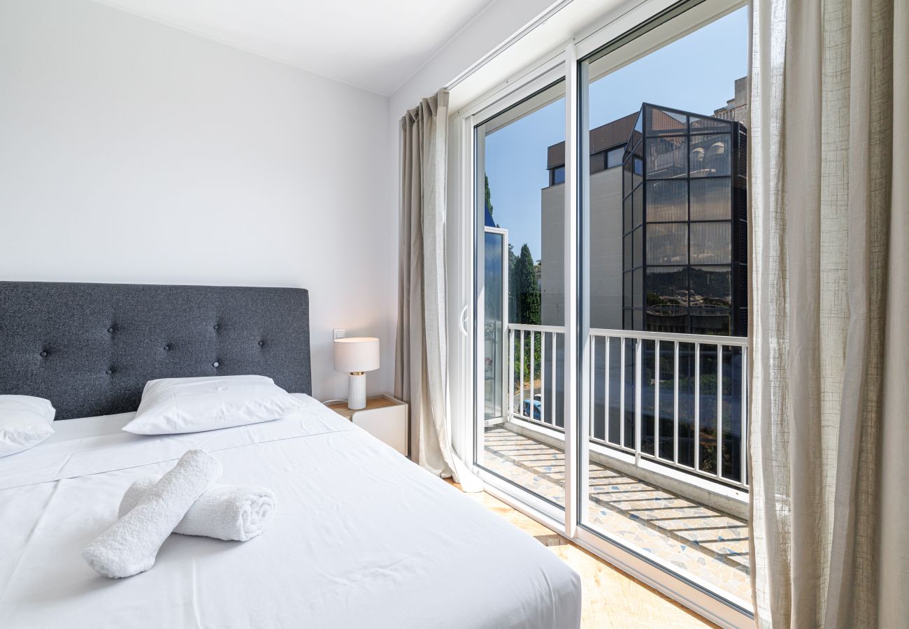 Appartement à Nice - Superbe 3 pièces rénové à Nice Cimiez – Calme & confort Appartement à Nice - Superbe 3 pièces rénové à Nice Cimiez – Calme & confort