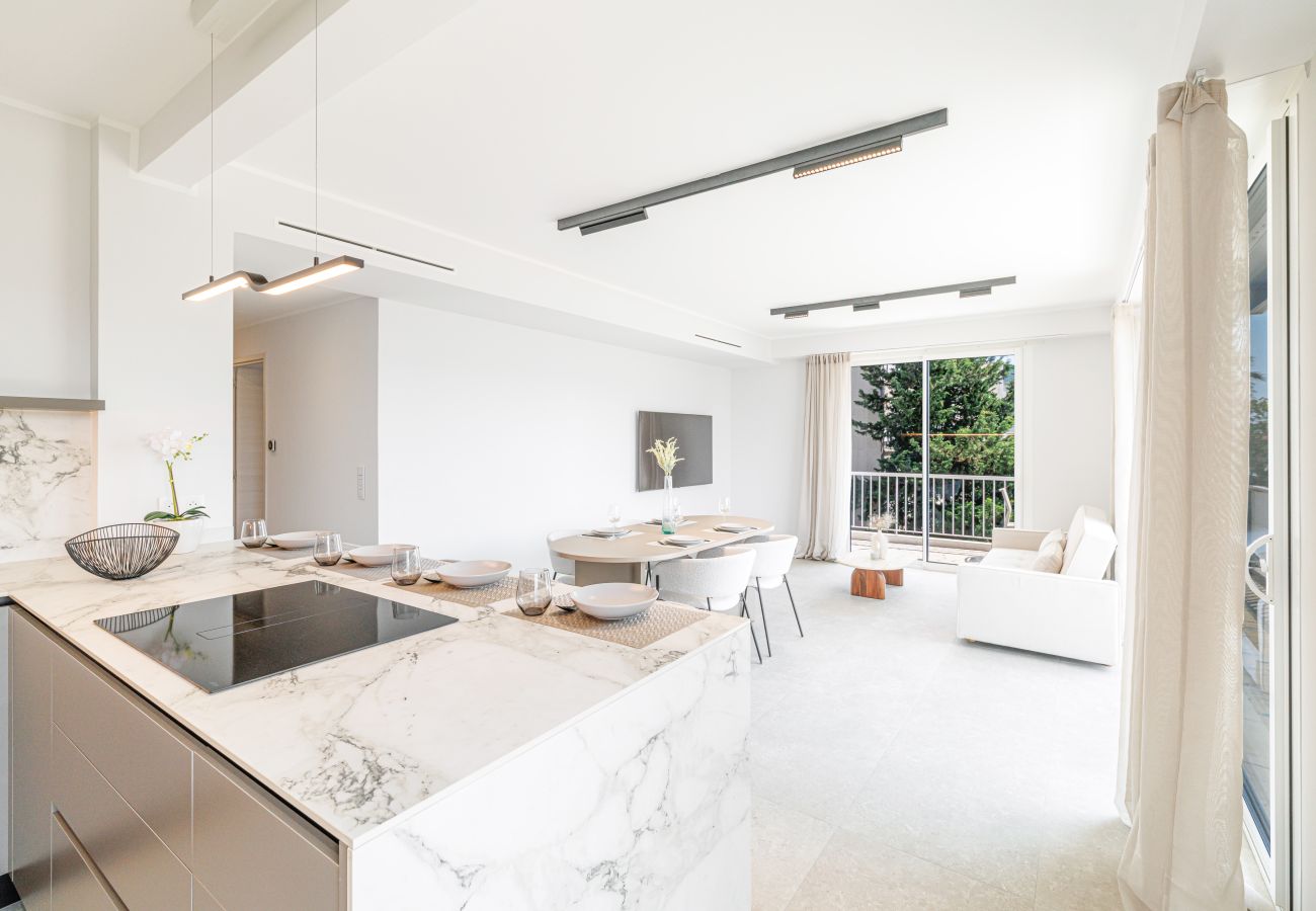 Appartement à Nice - Superbe 3 pièces rénové à Nice Cimiez – Calme & confort Appartement à Nice - Superbe 3 pièces rénové à Nice Cimiez – Calme & confort