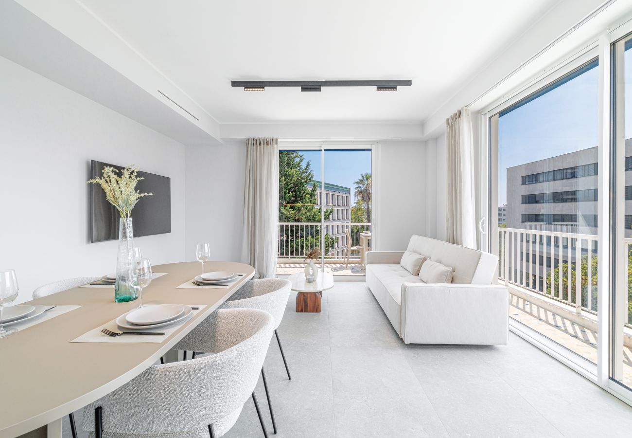 Appartement à Nice - Superbe 3 pièces rénové à Nice Cimiez – Calme & confort Appartement à Nice - Superbe 3 pièces rénové à Nice Cimiez – Calme & confort