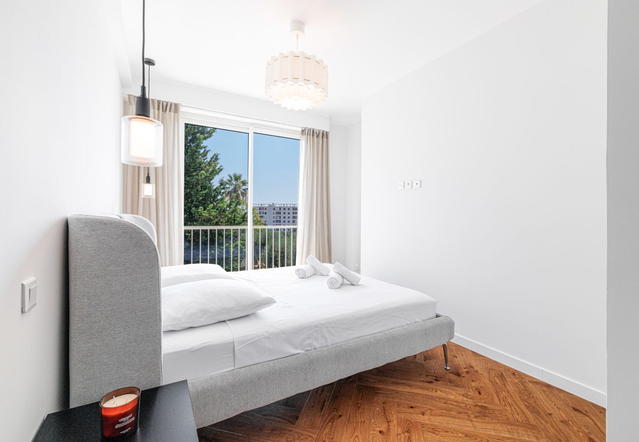 Appartement à Nice - Superbe 3 pièces rénové à Nice Cimiez – Calme & confort Appartement à Nice - Superbe 3 pièces rénové à Nice Cimiez – Calme & confort