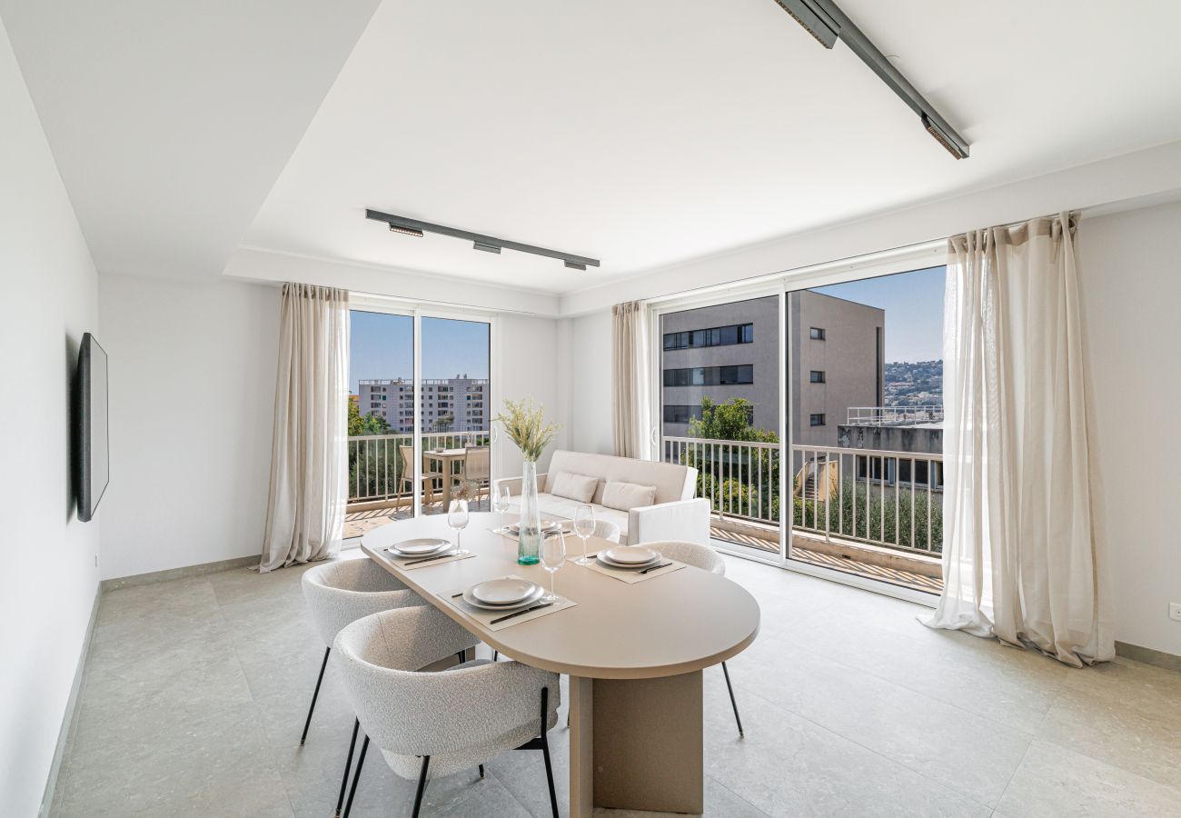 Appartement à Nice - Superbe 3 pièces rénové à Nice Cimiez – Calme & confort Appartement à Nice - Superbe 3 pièces rénové à Nice Cimiez – Calme & confort