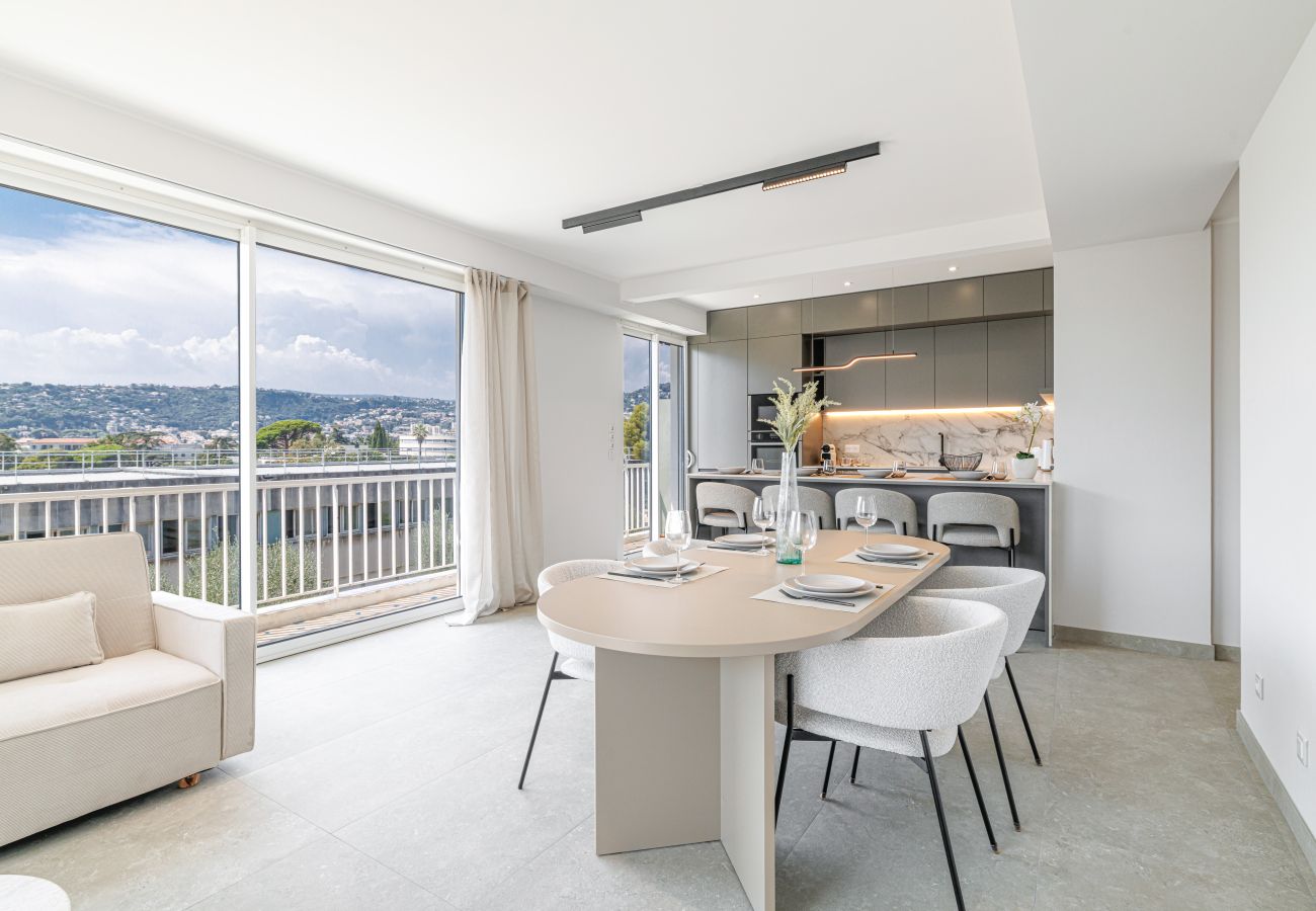 Appartement à Nice - Superbe 3 pièces rénové à Nice Cimiez – Calme & confort Appartement à Nice - Superbe 3 pièces rénové à Nice Cimiez – Calme & confort
