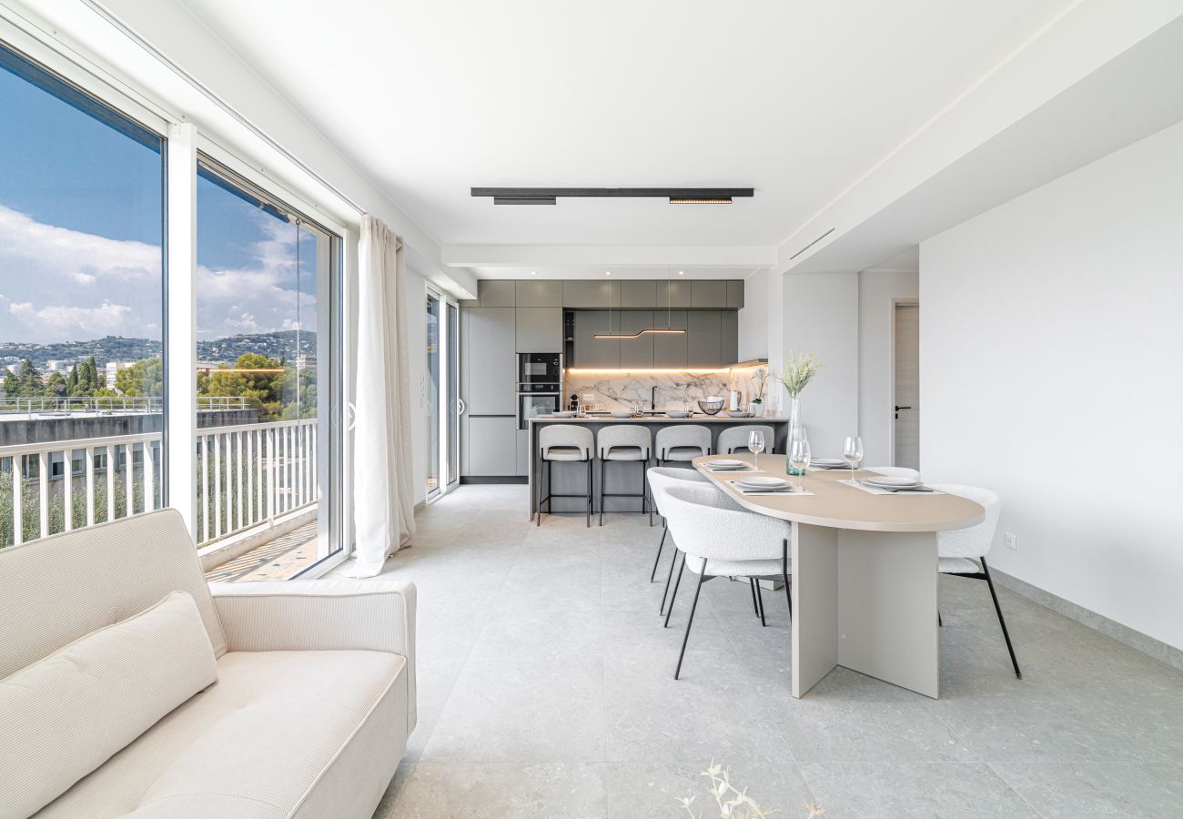 Appartement à Nice - Superbe 3 pièces rénové à Nice Cimiez – Calme & confort Appartement à Nice - Superbe 3 pièces rénové à Nice Cimiez – Calme & confort