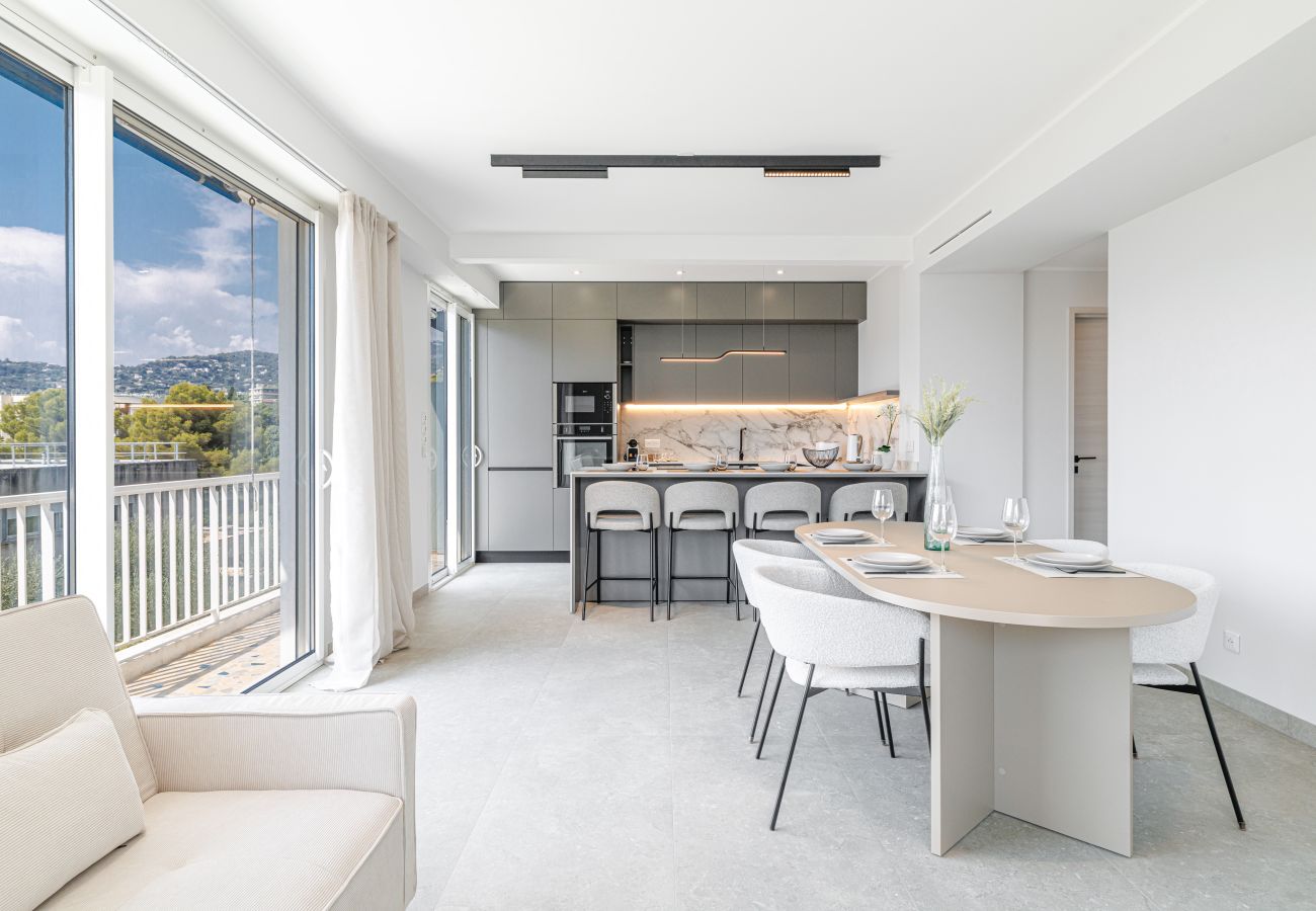 Appartement à Nice - Superbe 3 pièces rénové à Nice Cimiez – Calme & confort Appartement à Nice - Superbe 3 pièces rénové à Nice Cimiez – Calme & confort