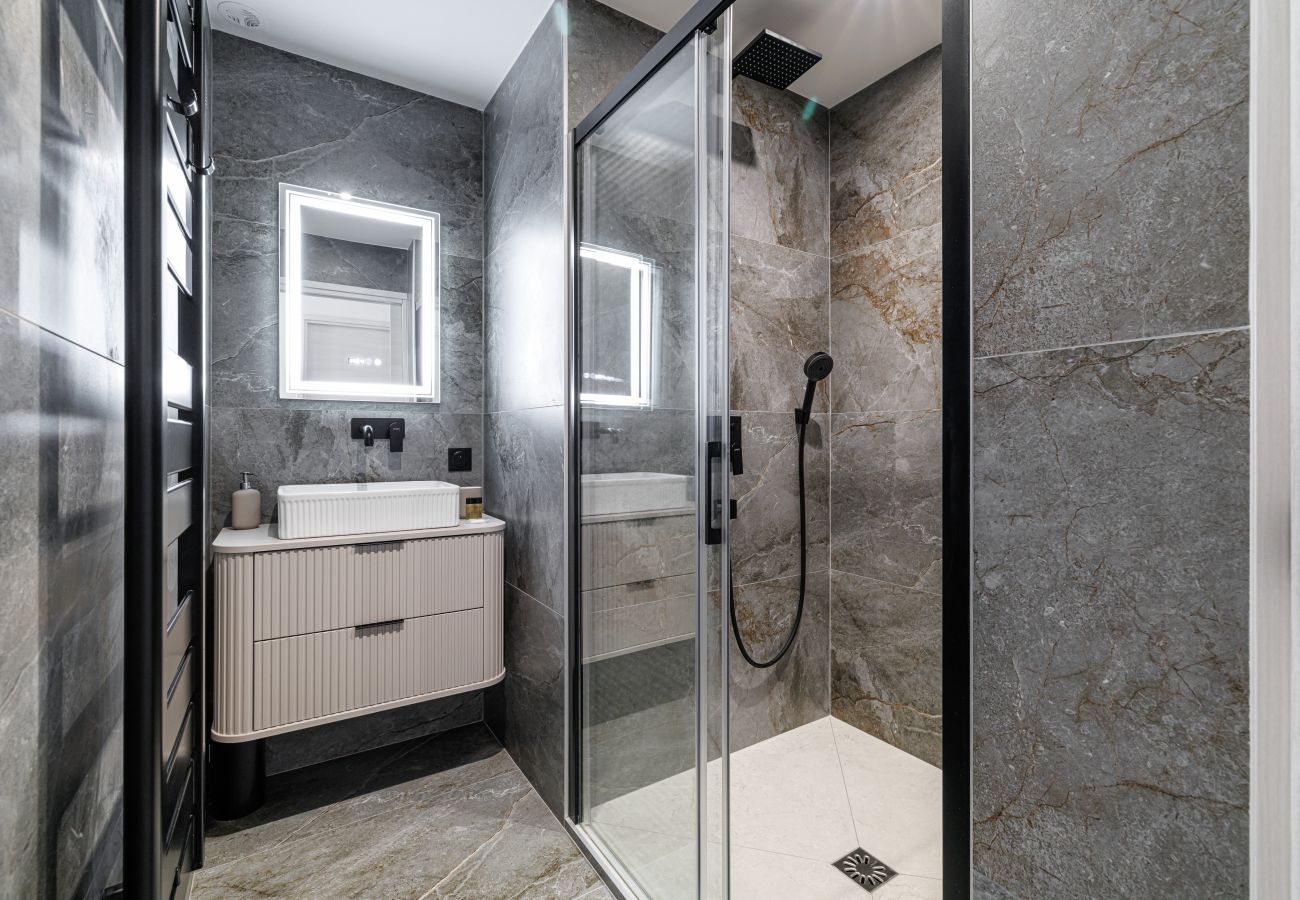 Appartement à Nice - Superbe 3 pièces rénové à Nice Cimiez – Calme & confort Appartement à Nice - Superbe 3 pièces rénové à Nice Cimiez – Calme & confort