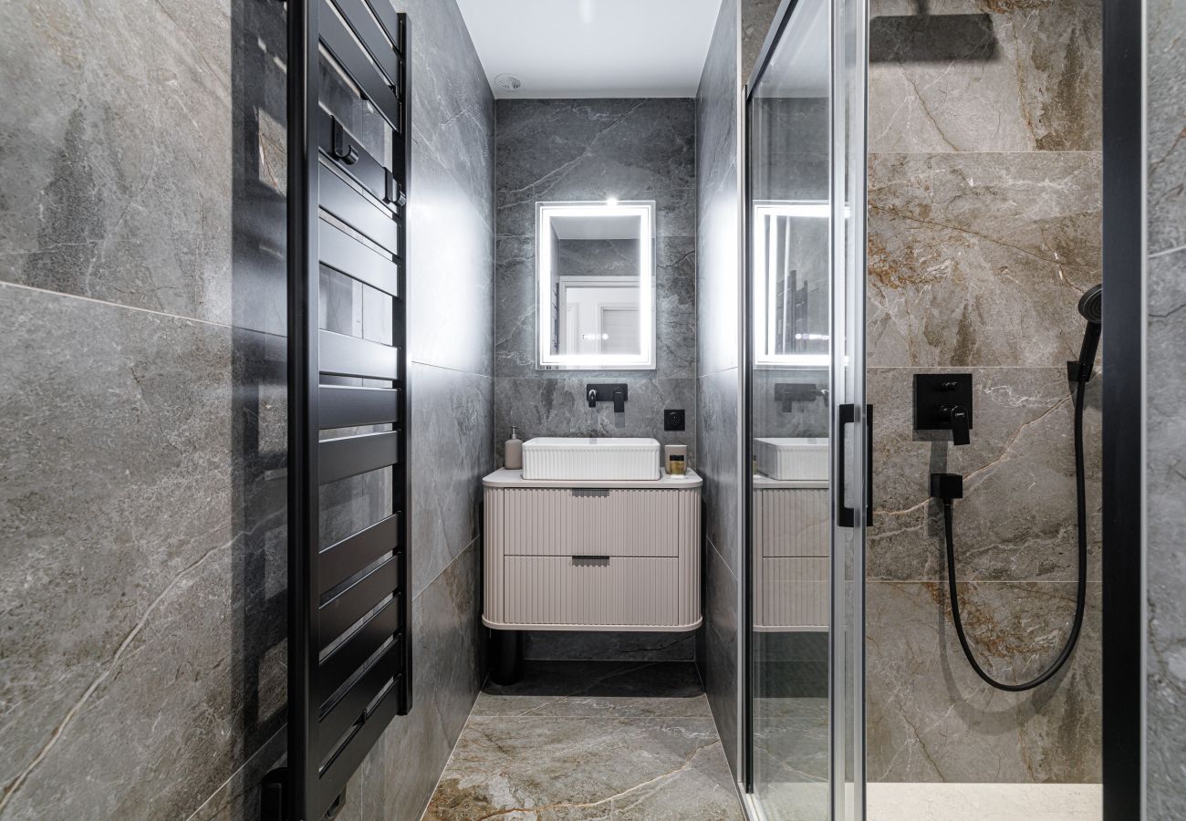 Appartement à Nice - Superbe 3 pièces rénové à Nice Cimiez – Calme & confort Appartement à Nice - Superbe 3 pièces rénové à Nice Cimiez – Calme & confort