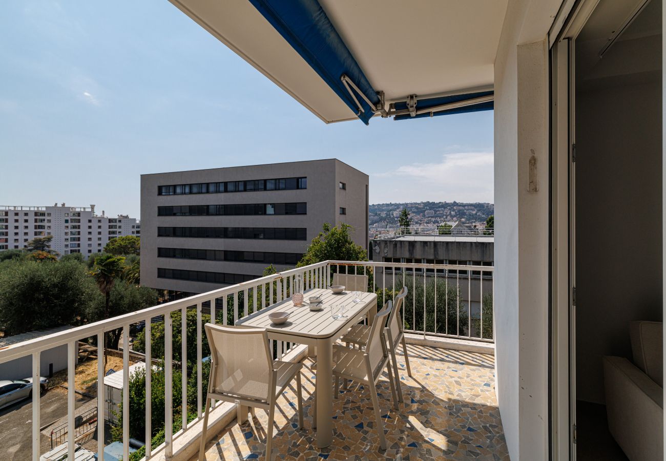 Appartement à Nice - Superbe 3 pièces rénové à Nice Cimiez – Calme & confort Appartement à Nice - Superbe 3 pièces rénové à Nice Cimiez – Calme & confort