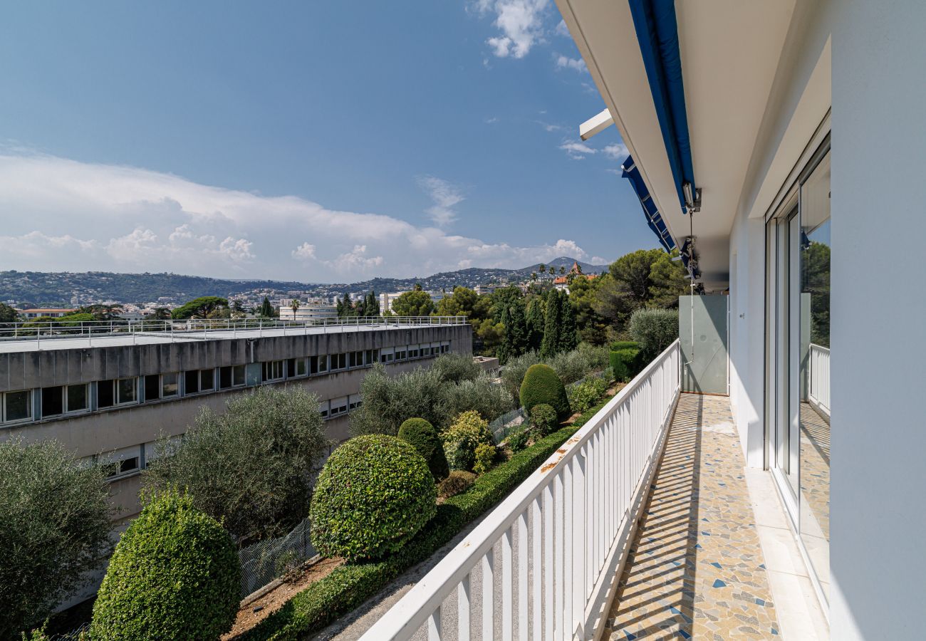 Appartement à Nice - Superbe 3 pièces rénové à Nice Cimiez – Calme & confort Appartement à Nice - Superbe 3 pièces rénové à Nice Cimiez – Calme & confort