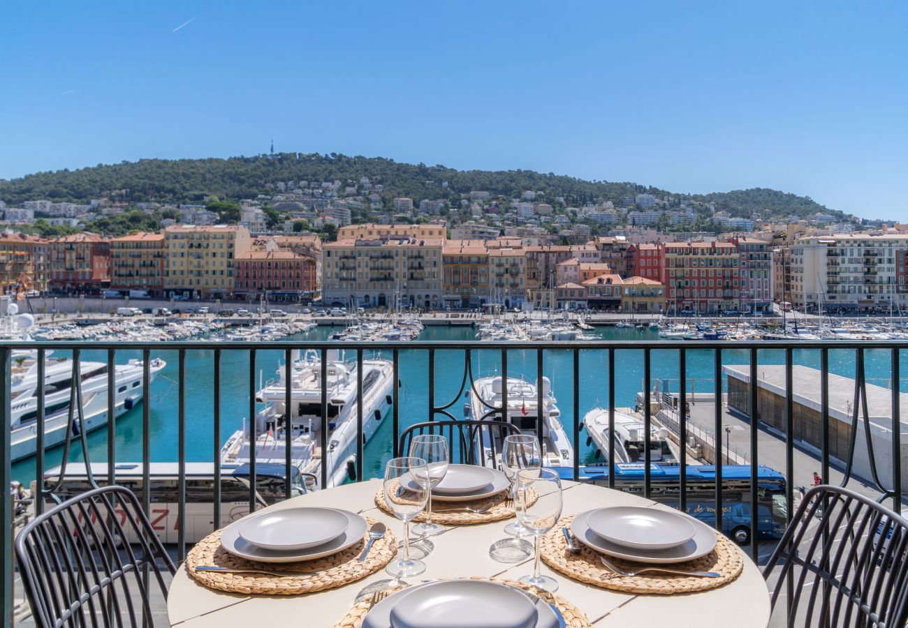 Appartement à Nice - Superbe 3 pièces rénové avec terrasse vue port