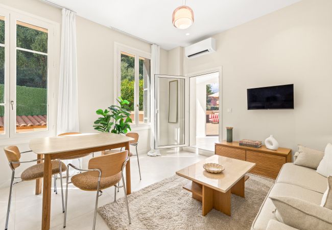 Appartement à Saint-Laurent-du-Var - Deux-pièces à l'étage, terrasse privative & clim