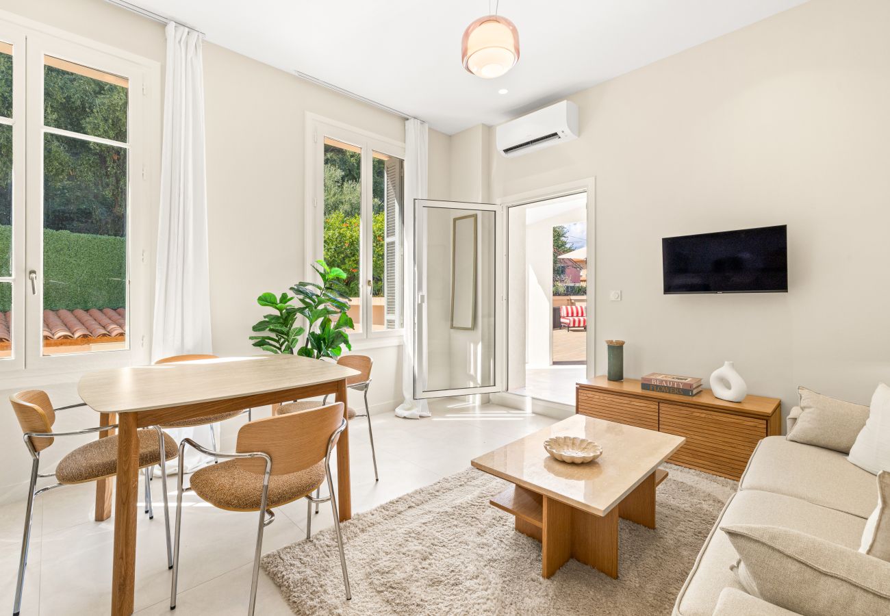 Appartement à Saint-Laurent-du-Var - Deux-pièces à l'étage, terrasse privative & clim
