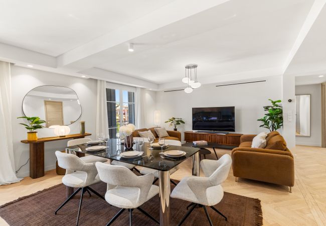 Appartement à Saint-Laurent-du-Var - Dernier étage climatisé : 3 suites & terrasse