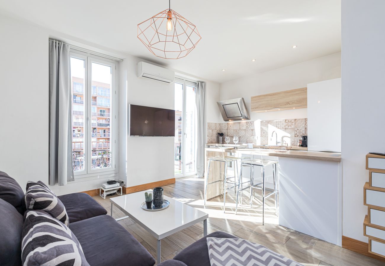 Apartment in Nice - Apartment 1BR - South facing balcony - A/C