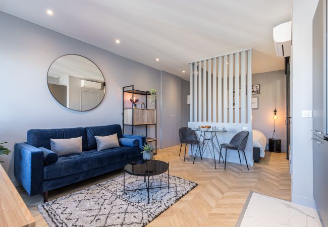  in Nice - Top floor Lift - 1 min. Beach and Pedestrian Area