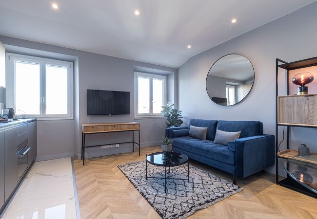 Apartment in Nice - Top floor Lift - 1 min. Beach and Pedestrian Area Apartment in Nice - Top floor Lift - 1 min. Beach and Pedestrian Area