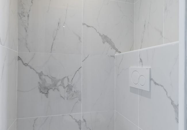 Apartment in Nice - Top floor Lift - 1 min. Beach and Pedestrian Area Apartment in Nice - Top floor Lift - 1 min. Beach and Pedestrian Area