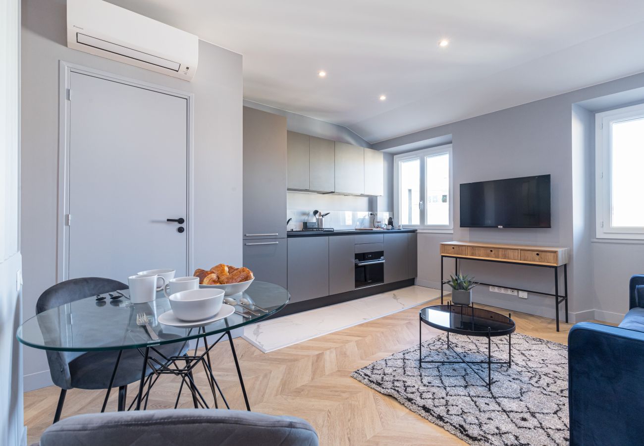 Apartment in Nice - Top floor Lift - 1 min. Beach and Pedestrian Area Apartment in Nice - Top floor Lift - 1 min. Beach and Pedestrian Area