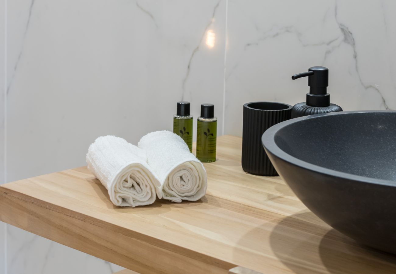 Apartment in Nice - Top floor Lift - 1 min. Beach and Pedestrian Area Apartment in Nice - Top floor Lift - 1 min. Beach and Pedestrian Area