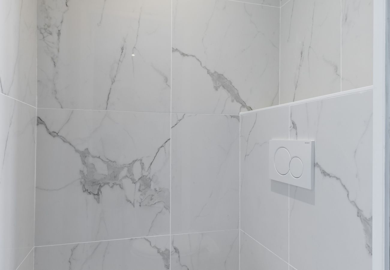 Apartment in Nice - Top floor Lift - 1 min. Beach and Pedestrian Area Apartment in Nice - Top floor Lift - 1 min. Beach and Pedestrian Area