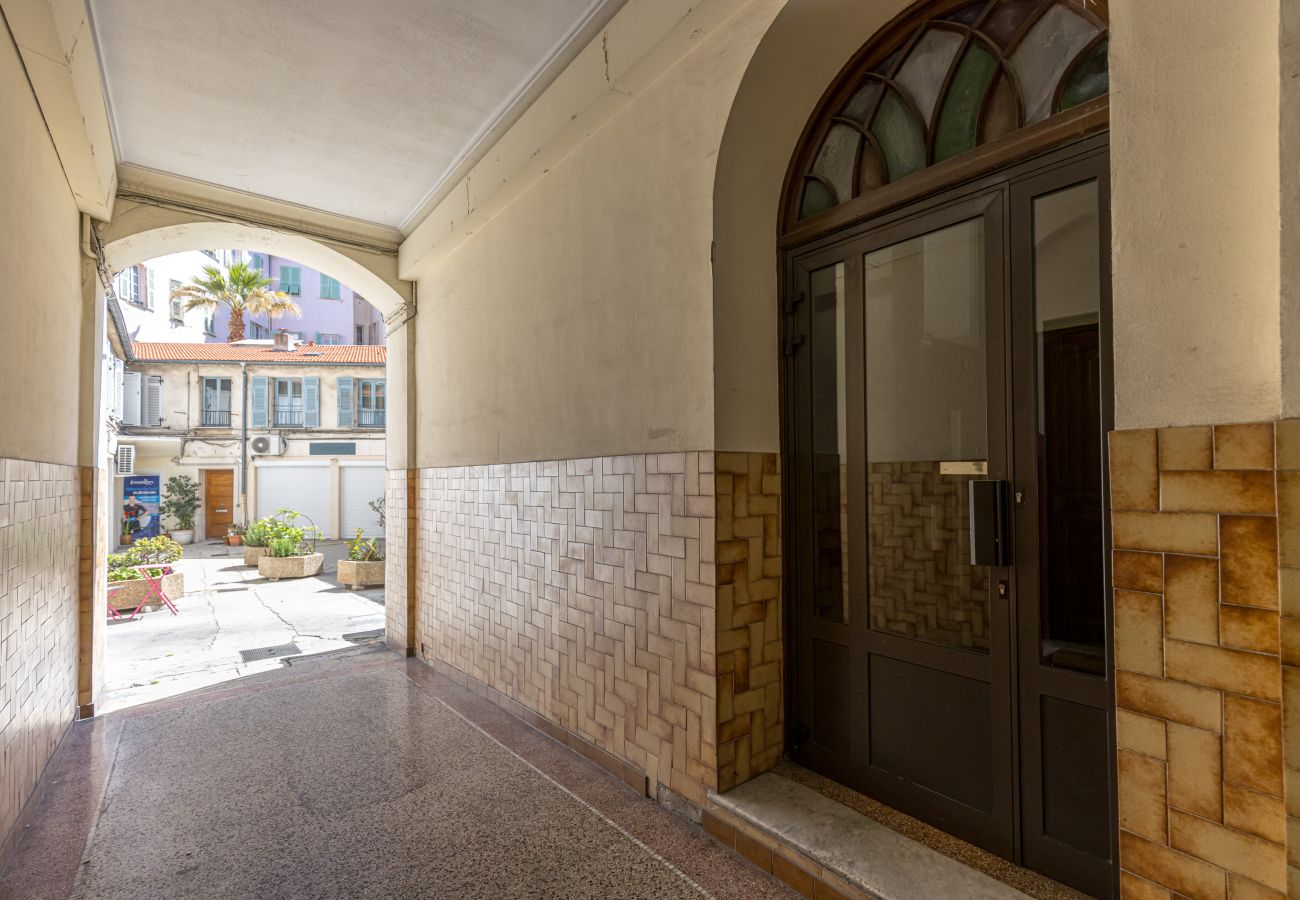 Apartment in Nice - 2BR - Hyper Centre - Air conditioning - Balcony Apartment in Nice - 2BR - Hyper Centre - Air conditioning - Balcony