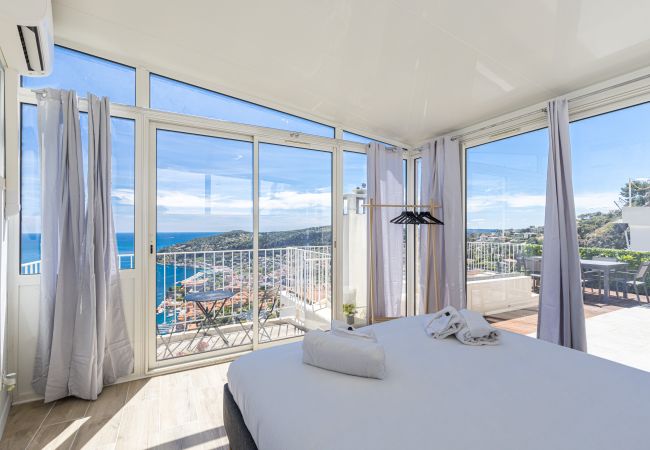 Apartment in Villefranche-sur-Mer - Roof Terrace - Panoramic Sea View - Jaccuzzi Apartment in Villefranche-sur-Mer - Roof Terrace - Panoramic Sea View - Jaccuzzi