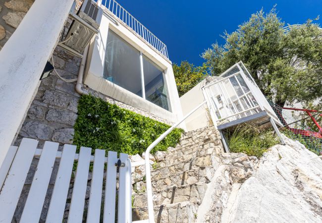 Apartment in Villefranche-sur-Mer - Roof Terrace - Panoramic Sea View - Jaccuzzi Apartment in Villefranche-sur-Mer - Roof Terrace - Panoramic Sea View - Jaccuzzi