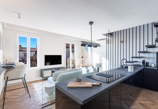 Apartment in Nice - Beautiful modern duplex facing the Port Apartment in Nice - Beautiful modern duplex facing the Port