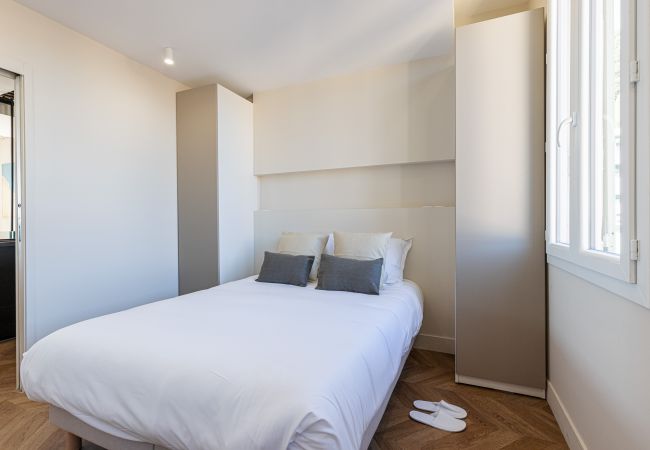 Apartment in Nice - Beautiful modern duplex facing the Port Apartment in Nice - Beautiful modern duplex facing the Port