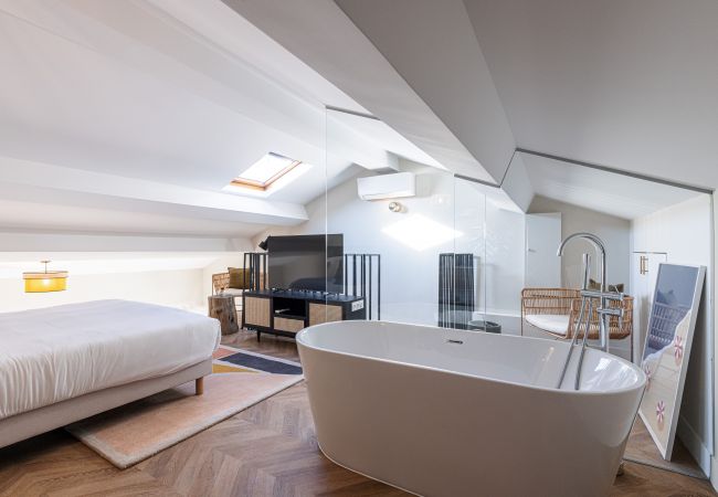 Apartment in Nice - Beautiful modern duplex facing the Port Apartment in Nice - Beautiful modern duplex facing the Port