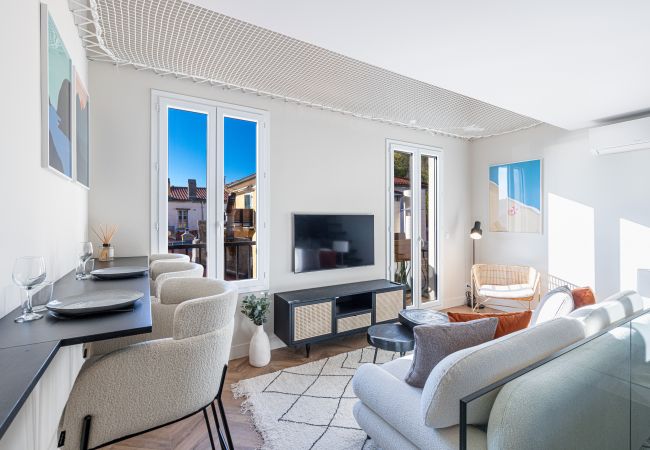 Apartment in Nice - Beautiful modern duplex facing the Port Apartment in Nice - Beautiful modern duplex facing the Port