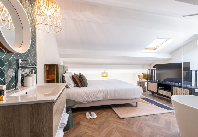 Apartment in Nice - Beautiful modern duplex facing the Port Apartment in Nice - Beautiful modern duplex facing the Port